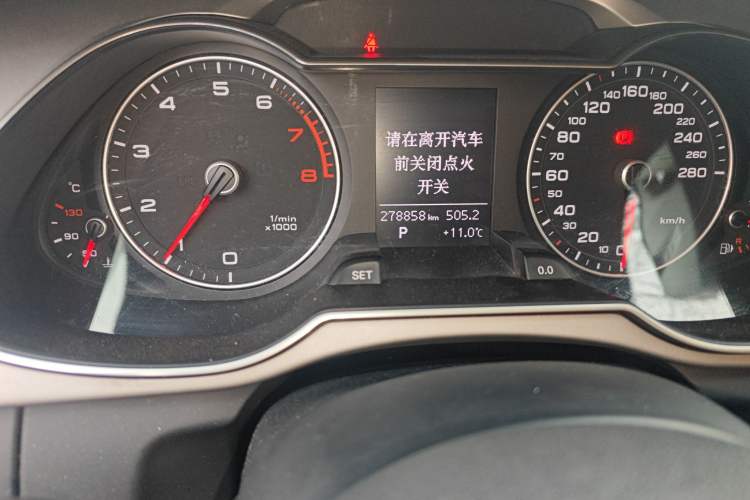 Used Audi A4L 2015 35 TFSI Automatic Standard Model Odometer Close Up