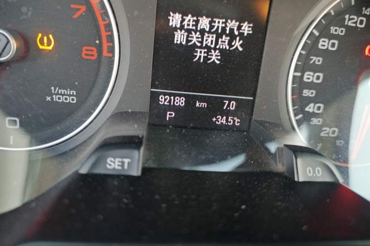 Used Audi A4L 2015 35 TFSI Automatic Standard Model Odometer Close Up