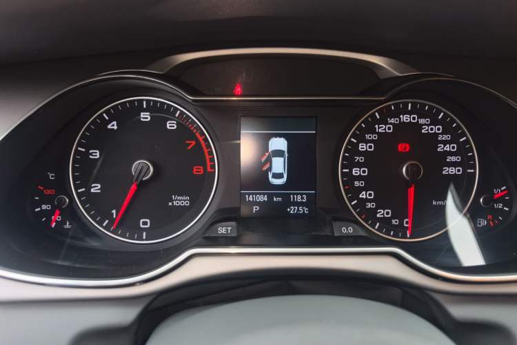 Used Audi A4L 2015 35 TFSI Automatic Technology Model Odometer Close Up