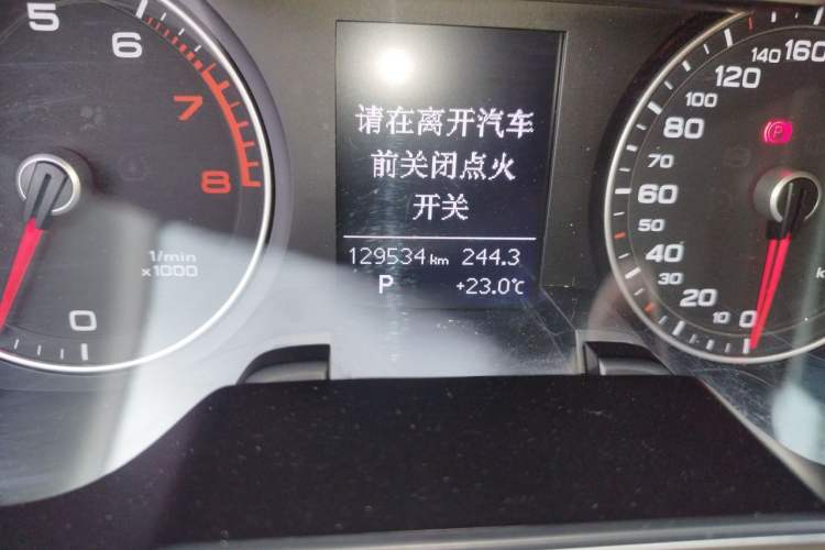 Used Audi A4L 2015 45 TFSI quattro Individual Sport Edition Odometer Close Up