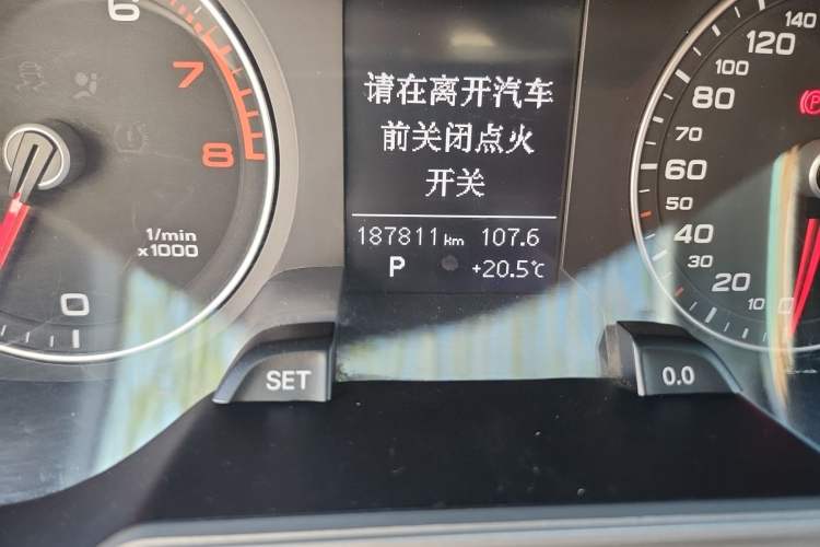 Used Audi A4L 2015 35 TFSI Automatic Comfort Model Odometer Close Up