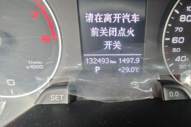 Used Audi A4L 2015 35 TFSI Automatic Standard Model Odometer Close Up