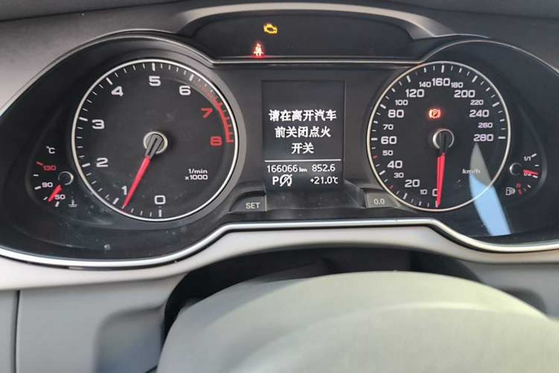 Used Audi A4L 2015 35 TFSI Automatic Comfort Model Odometer Close Up