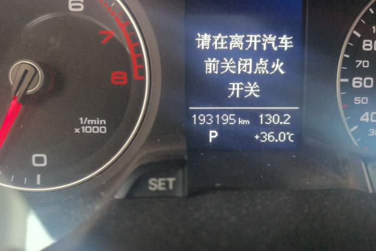 Used Audi A4L 2015 35 TFSI Automatic Comfort Model Odometer Close Up