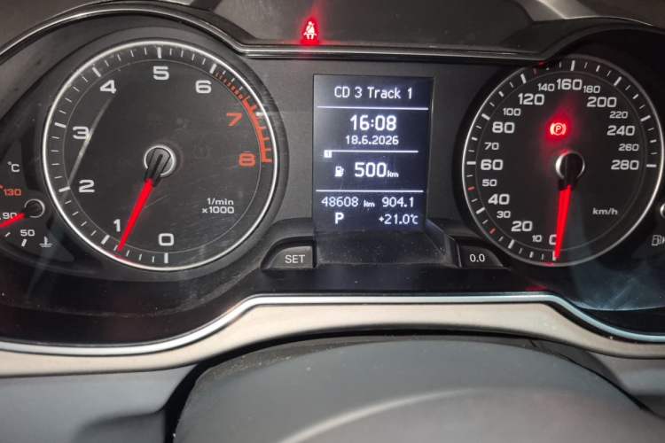 Used Audi A4L 2015 35 TFSI Automatic Comfort Model Odometer Close Up
