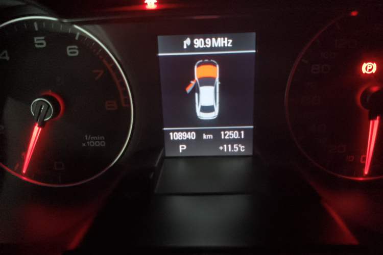 Used Audi A4L 2015 35 TFSI Automatic Luxury Edition Odometer Close Up