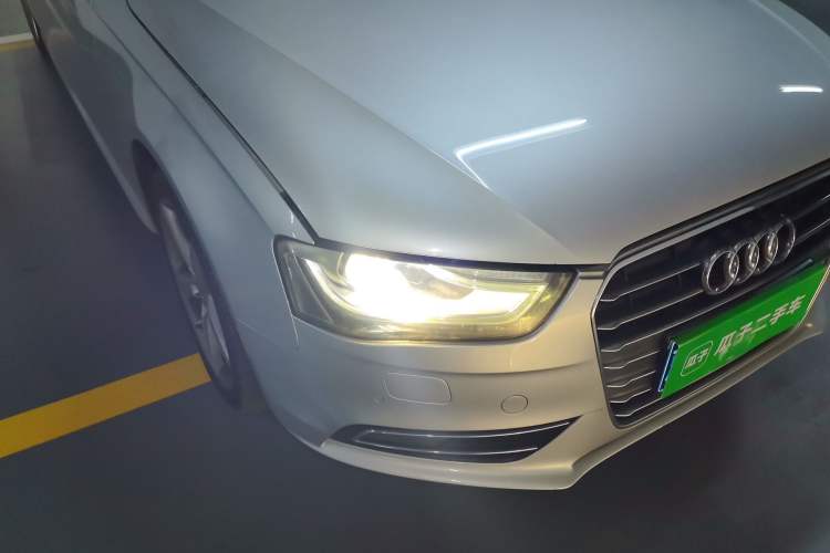 Used Audi A4L 2015 35 TFSI Automatic Comfort Model Right Front Headlight