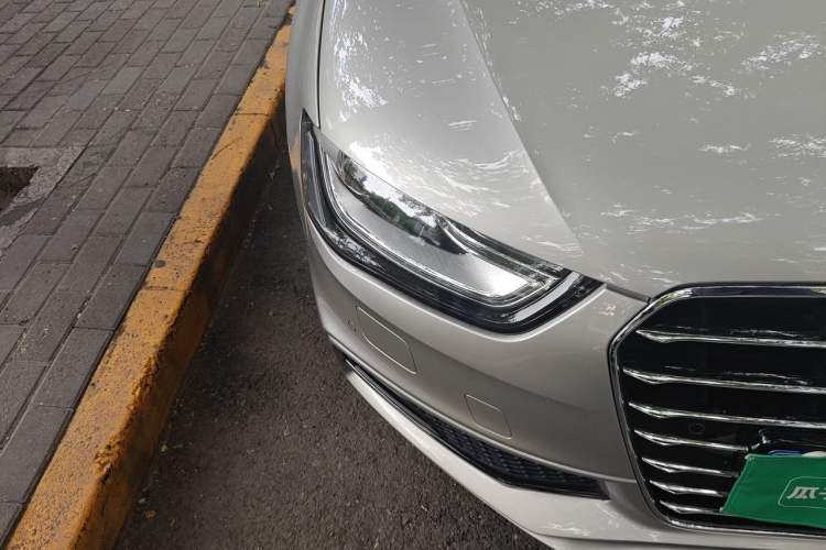 Used Audi A4L 2015 35 TFSI Automatic Comfort Model Right Front Headlight