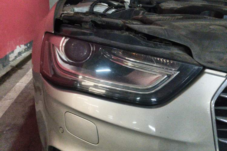 Used Audi A4L 2015 35 TFSI Automatic Standard Model Right Front Headlight