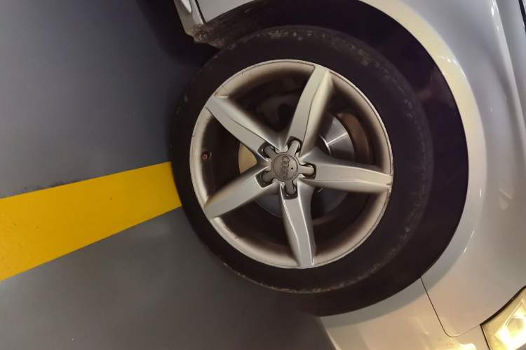 Used Audi A4L 2015 35 TFSI Automatic Comfort Model Right Front Wheel Hub