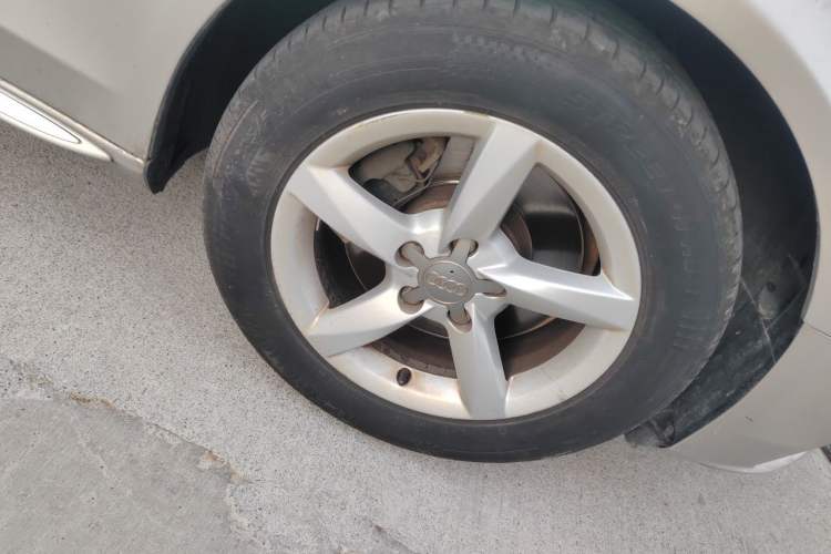 Used Audi A4L 2015 35 TFSI Automatic Standard Model Right Front Wheel Hub