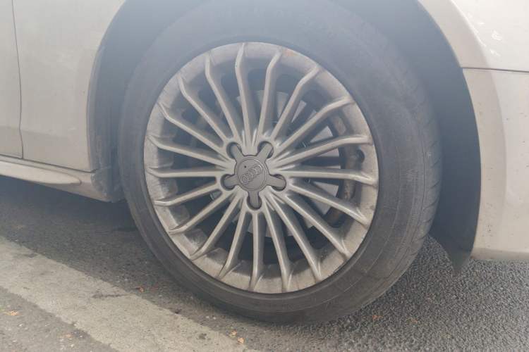 Used Audi A4L 2015 35 TFSI Automatic Comfort Model Right Front Wheel Hub