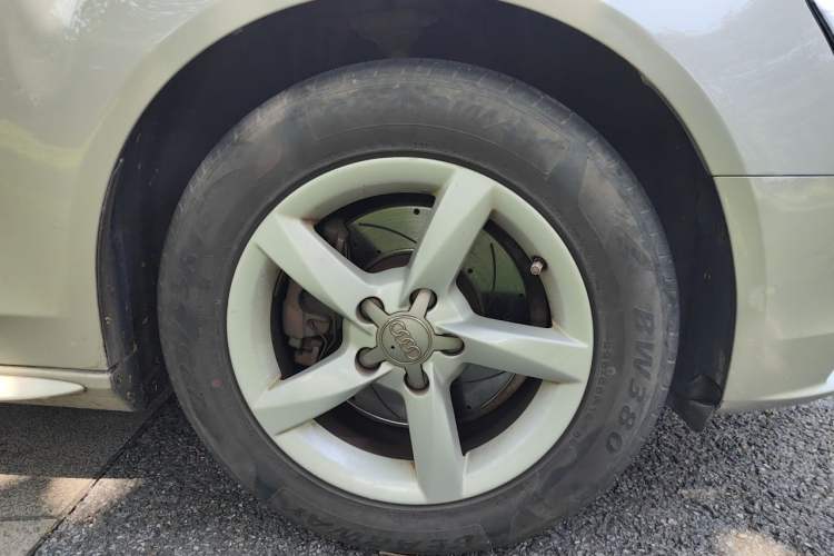 Used Audi A4L 2015 35 TFSI Automatic Standard Model Right Front Wheel Hub