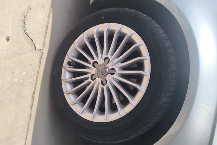 Used Audi A4L 2015 35 TFSI Automatic Comfort Model Right Front Wheel Hub