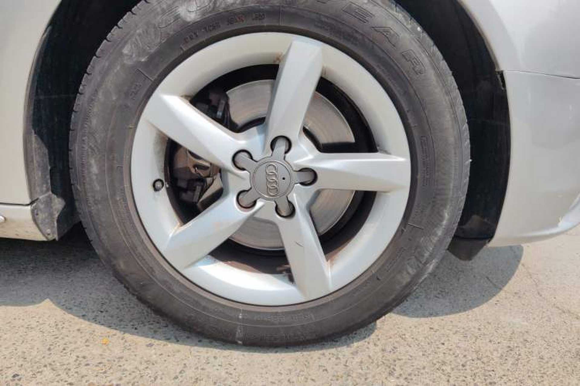 Used Audi A4L 2015 35 TFSI Automatic Standard Model Right Front Wheel Hub