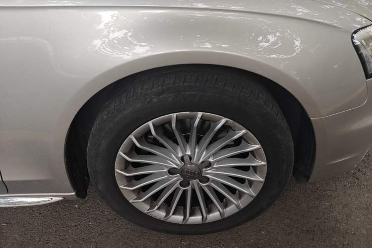 Used Audi A4L 2015 35 TFSI Automatic Comfort Model Right Front Wheel Hub
