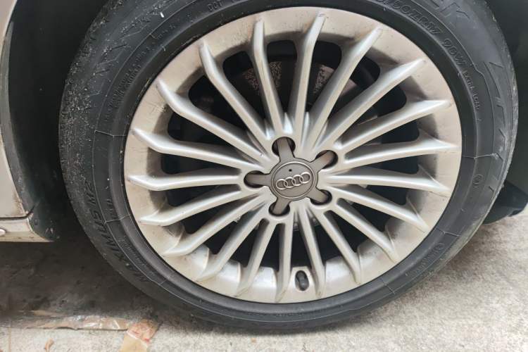 Used Audi A4L 2015 35 TFSI Automatic Comfort Model Right Front Wheel Hub
