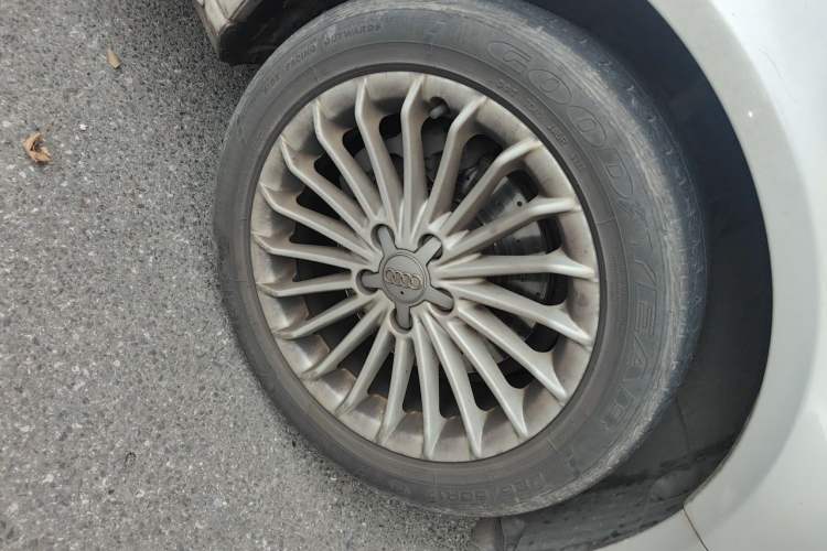 Used Audi A4L 2015 35 TFSI Automatic Comfort Model Right Front Wheel Hub