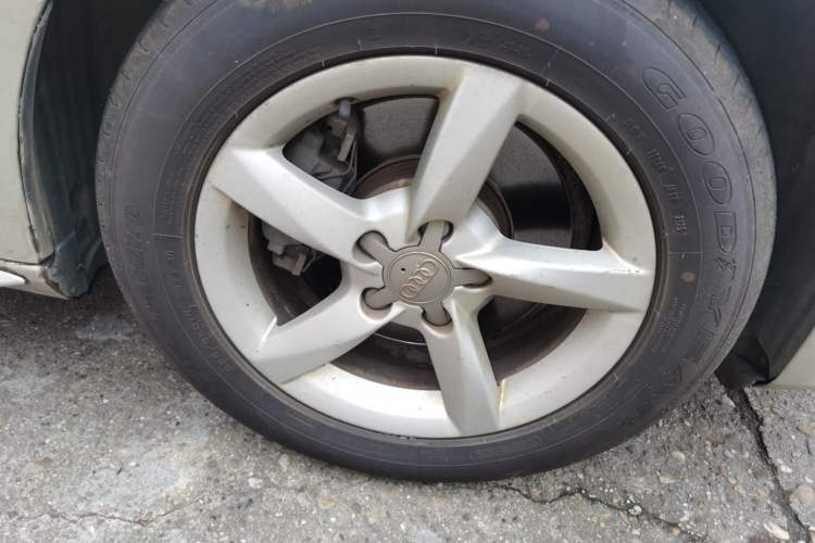 Used Audi A4L 2015 35 TFSI Automatic Standard Model Right Front Wheel Hub