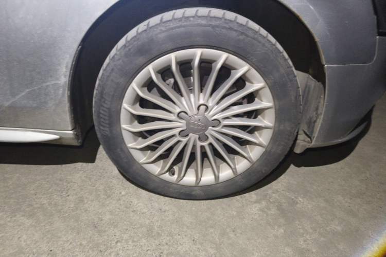 Used Audi A4L 2015 35 TFSI Automatic Comfort Model Right Front Wheel Hub