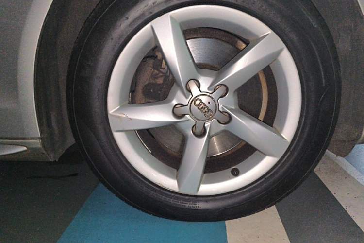 Used Audi A4L 2015 35 TFSI Automatic Standard Model Right Front Wheel Hub