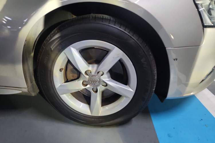 Used Audi A4L 2015 35 TFSI Automatic Standard Model Right Front Wheel Hub