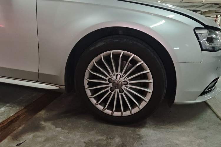 Used Audi A4L 2015 35 TFSI Automatic Comfort Model Right Front Wheel Hub
