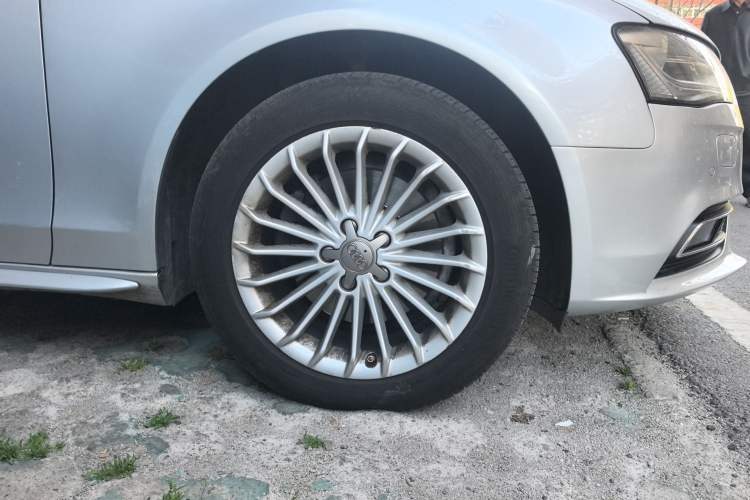 Used Audi A4L 2015 35 TFSI Automatic Comfort Model Right Front Wheel Hub