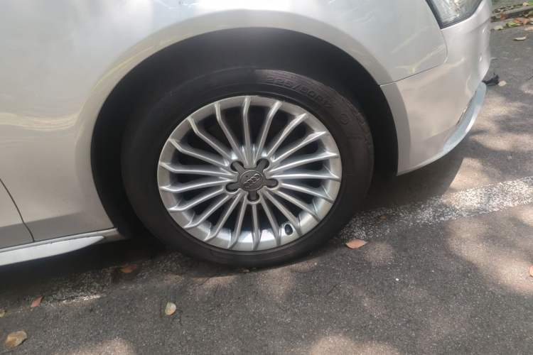 Used Audi A4L 2015 35 TFSI Automatic Comfort Model Right Front Wheel Hub