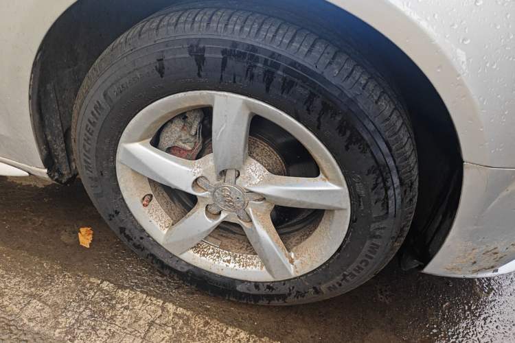 Used Audi A4L 2015 35 TFSI Automatic Standard Model Right Front Wheel Hub