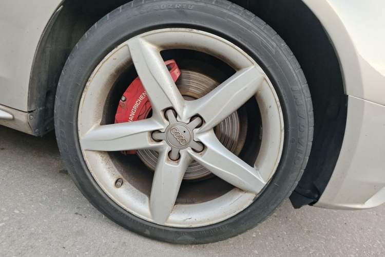Used Audi A4L 2015 35 TFSI Automatic Standard Model Right Front Wheel Hub