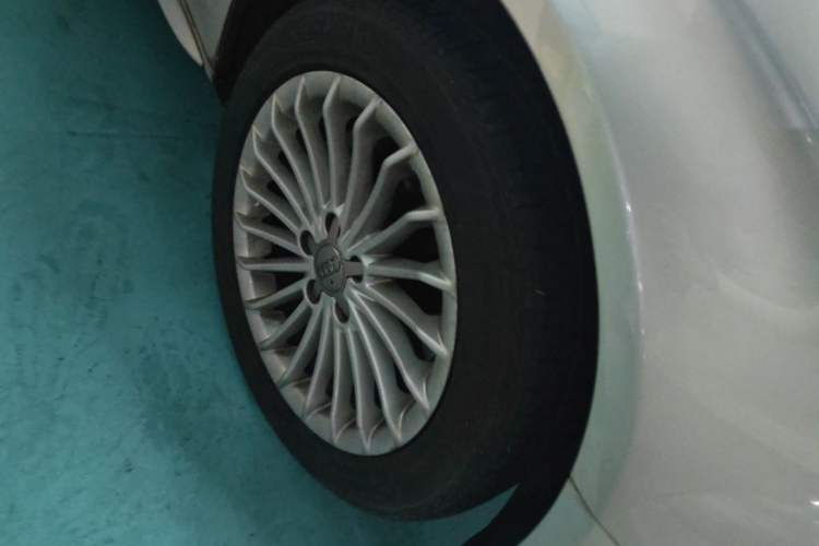 Used Audi A4L 2015 35 TFSI Automatic Comfort Model Right Front Wheel Hub
