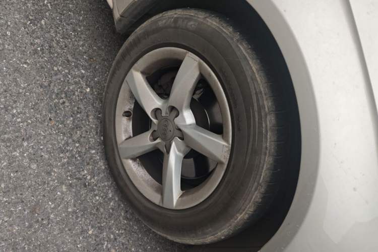 Used Audi A4L 2015 35 TFSI Millionth Anniversary Intelligent Edition Right Front Wheel Hub