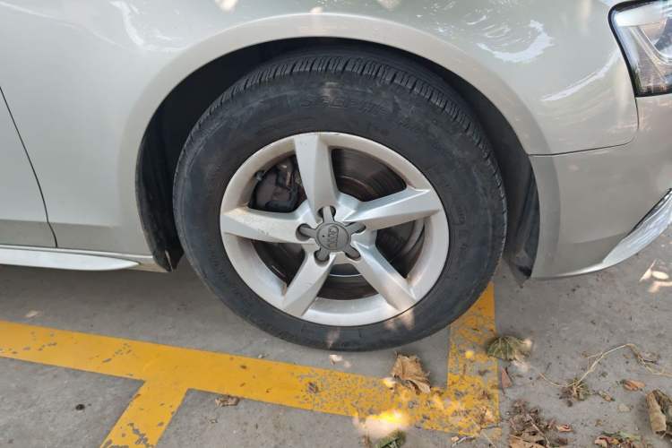 Used Audi A4L 2015 35 TFSI Automatic Standard Model Right Front Wheel Hub