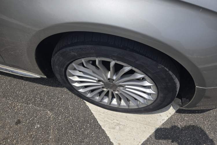 Used Audi A4L 2015 35 TFSI Automatic Comfort Model Right Front Wheel Hub
