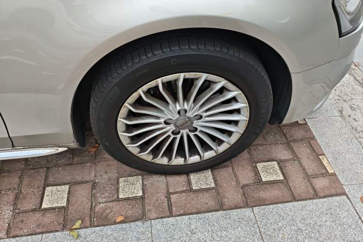 Used Audi A4L 2015 35 TFSI Automatic Comfort Model Right Front Wheel Hub