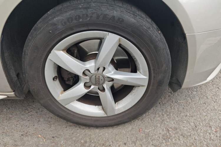 Used Audi A4L 2015 35 TFSI Automatic Standard Model Right Front Wheel Hub
