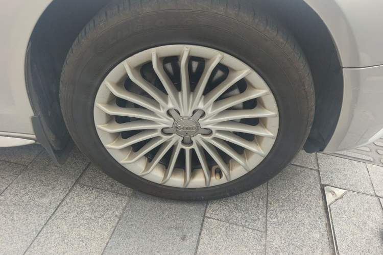 Used Audi A4L 2015 35 TFSI Automatic Comfort Model Right Front Wheel Hub