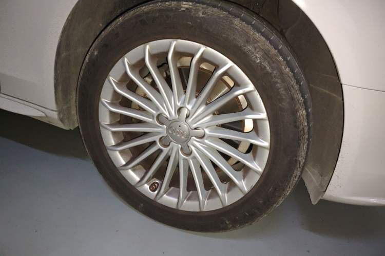 Used Audi A4L 2015 35 TFSI Automatic Comfort Model Right Front Wheel Hub