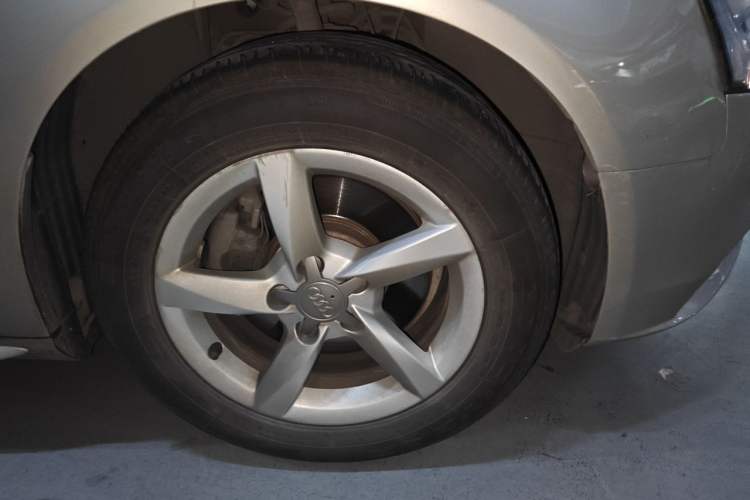 Used Audi A4L 2015 35 TFSI Automatic Standard Model Right Front Wheel Hub