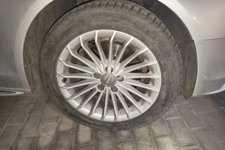 Used Audi A4L 2015 35 TFSI Automatic Luxury Edition Right Front Wheel Hub