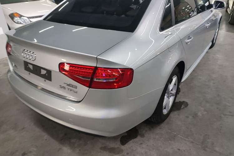 Used Audi A4L 2015 35 TFSI Automatic Standard Model Right Rear Taillight