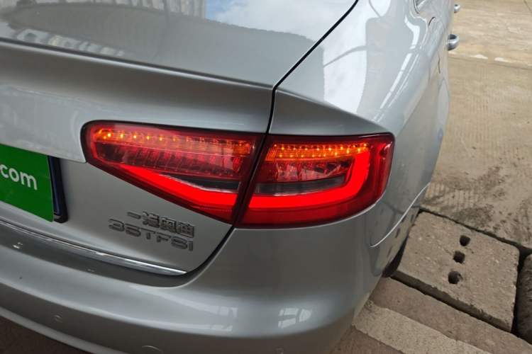 Used Audi A4L 2015 35 TFSI Automatic Standard Model Right Rear Taillight