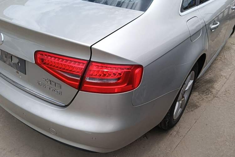 Used Audi A4L 2015 35 TFSI Automatic Standard Model Right Rear Taillight