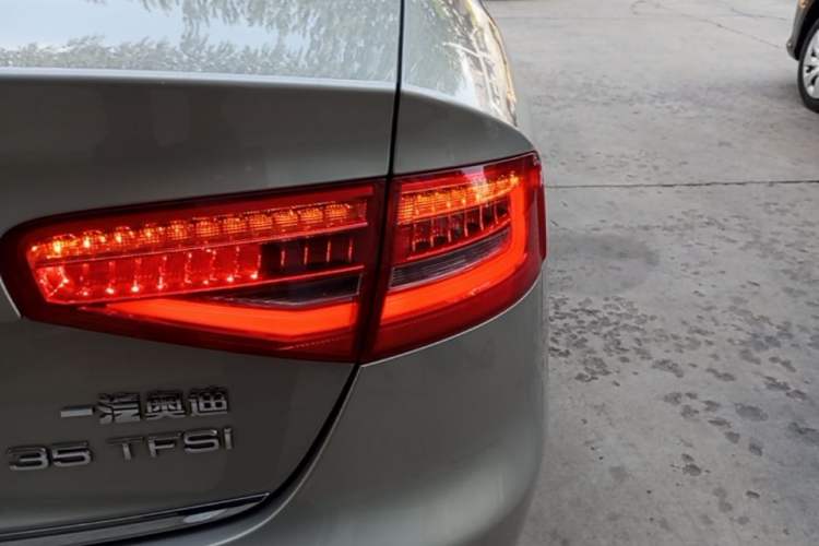 Used Audi A4L 2015 35 TFSI Automatic Comfort Model Right Rear Taillight