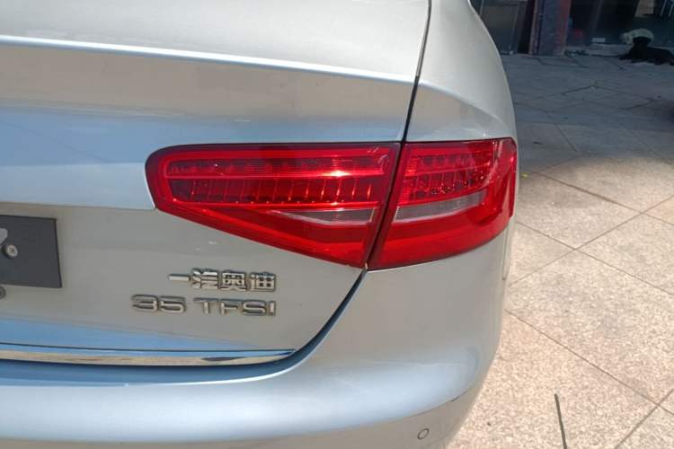 Used Audi A4L 2015 35 TFSI Automatic Standard Model Right Rear Taillight