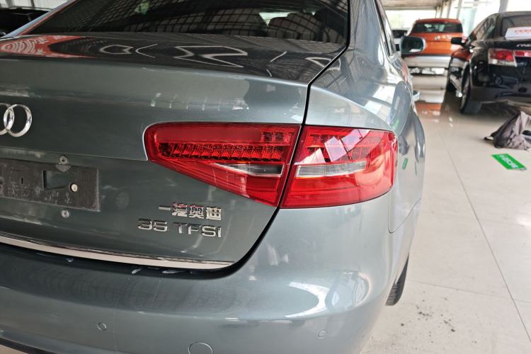 Used Audi A4L 2015 35 TFSI Automatic Standard Model Right Rear Taillight