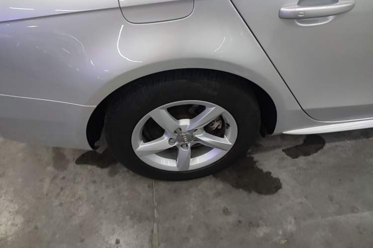 Used Audi A4L 2015 35 TFSI Automatic Standard Model Right Rear Wheel Hub