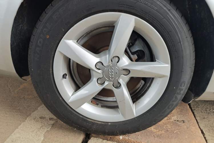 Used Audi A4L 2015 35 TFSI Automatic Standard Model Right Rear Wheel Hub