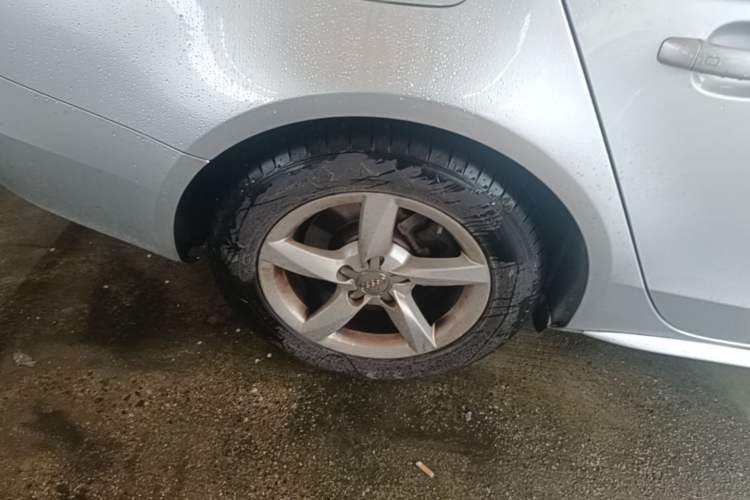 Used Audi A4L 2015 35 TFSI Automatic Standard Model Right Rear Wheel Hub